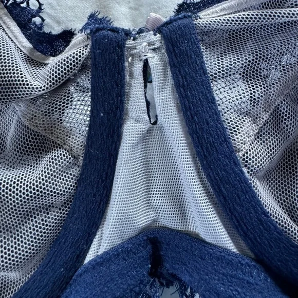 Victoria’s Secret Lace Bra SZ 38DD - Picture 6 of 10